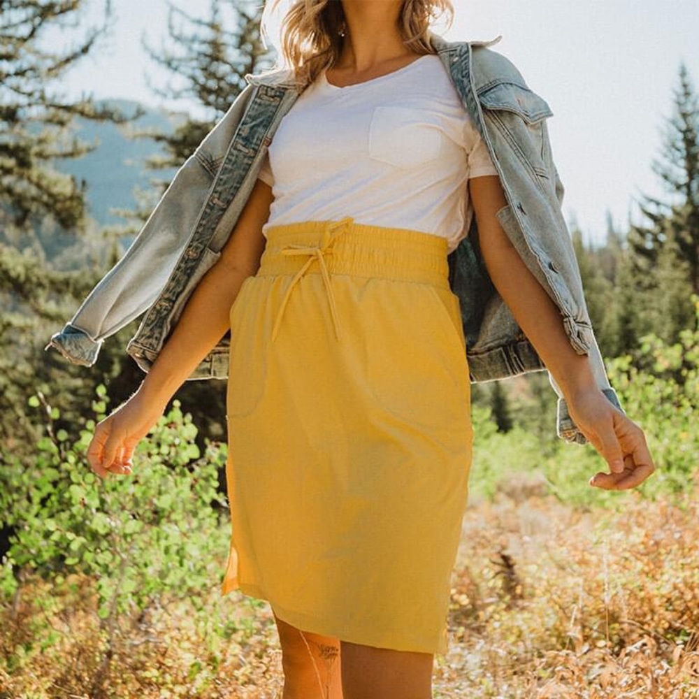 Albion Fit Away Skirt— Mustard